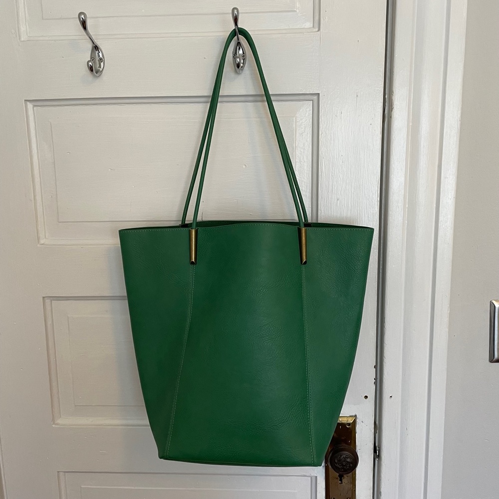 The Large Akimbo Tote Bag
